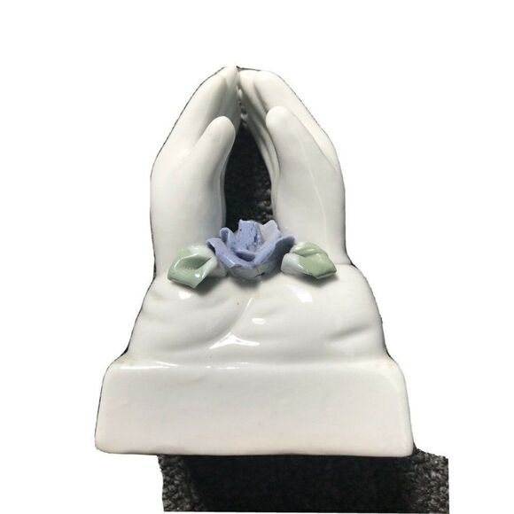 VINTAGE WHITE PORCELAIN RELIGIOUS PRAYING HANDS - Picture 1 of 6